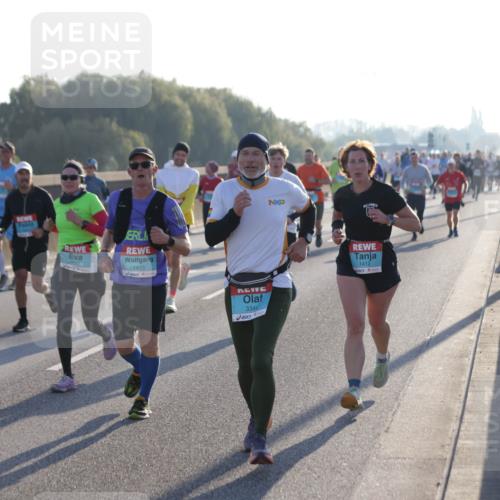 03.10.2025 - Köhlbrandbrückenlauf Jannik Wohlers http://msf.ph/oto/9063272 03.10.2025 09:16:08 Position 3 1415, 3344, 1412 meine-sportfotos.de