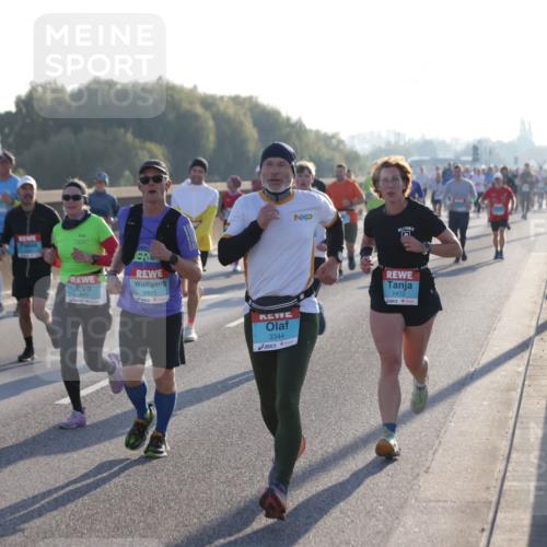 03.10.2025 - Köhlbrandbrückenlauf Jannik Wohlers http://msf.ph/oto/9063277 03.10.2025 09:16:08 Position 3 1415, 3344, 1412 meine-sportfotos.de