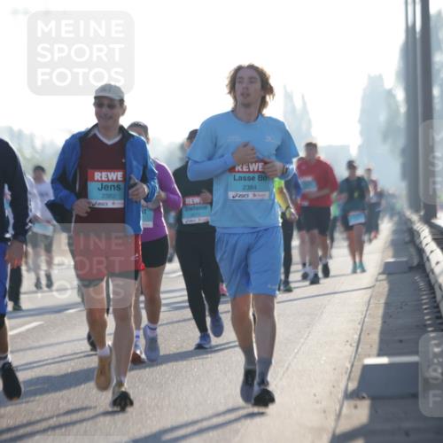 03.10.2025 - Köhlbrandbrückenlauf Jannik Wohlers http://msf.ph/oto/9063279 03.10.2025 09:24:02 Position 3 2239, 2382, 2384 meine-sportfotos.de