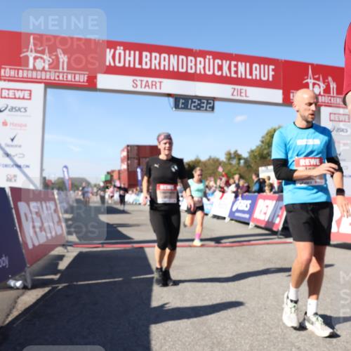 03.10.2025 - Köhlbrandbrückenlauf Lena Gebhardt http://msf.ph/oto/9063299 03.10.2025 13:12:32 Ziel 4189, 4609, 4638, 4700, 4745, 4858, 4864, 4873, 4908, 4973, 6466 meine-sportfotos.de