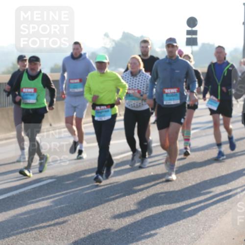 03.10.2025 - Köhlbrandbrückenlauf Lena Gebhardt http://msf.ph/oto/9063301 03.10.2025 09:20:46 Position 1  meine-sportfotos.de