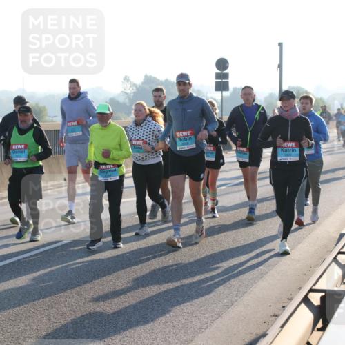 03.10.2025 - Köhlbrandbrückenlauf Lena Gebhardt http://msf.ph/oto/9063303 03.10.2025 09:20:46 Position 1 3375, 1164, 3326 meine-sportfotos.de
