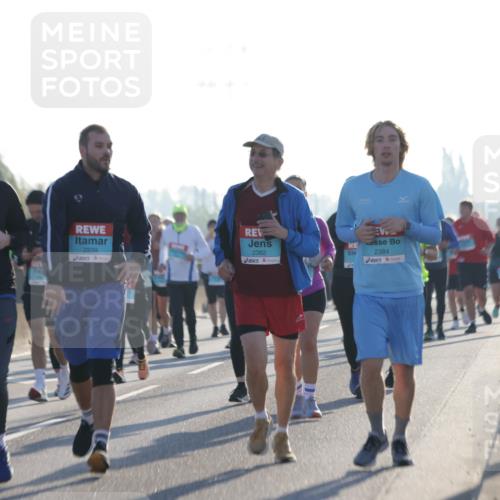 03.10.2025 - Köhlbrandbrückenlauf Jannik Wohlers http://msf.ph/oto/9063308 03.10.2025 09:24:03 Position 3 2383, 2239, 2382, 2384 meine-sportfotos.de