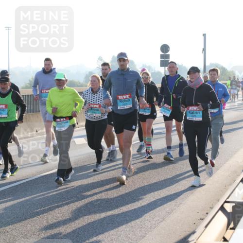03.10.2025 - Köhlbrandbrückenlauf Lena Gebhardt http://msf.ph/oto/9063312 03.10.2025 09:20:46 Position 1 1674, 1164, 3375, 1162 meine-sportfotos.de