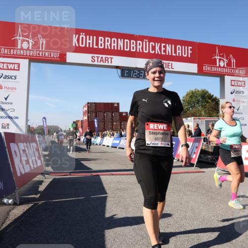 03.10.2025 - Köhlbrandbrückenlauf Lena Gebhardt http://msf.ph/oto/9063321 03.10.2025 13:12:33 Ziel 4189, 4609, 4638, 4700, 4745, 4858, 4864, 4873, 4908, 4973, 6466 meine-sportfotos.de