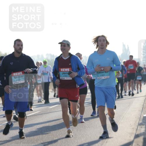 03.10.2025 - Köhlbrandbrückenlauf Jannik Wohlers http://msf.ph/oto/9063324 03.10.2025 09:24:04 Position 3 2383, 2239, 2382, 2384 meine-sportfotos.de