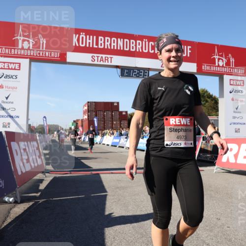 03.10.2025 - Köhlbrandbrückenlauf Lena Gebhardt http://msf.ph/oto/9063327 03.10.2025 13:12:33 Ziel 4189, 4609, 4638, 4700, 4745, 4858, 4864, 4873, 4908, 4973, 6466 meine-sportfotos.de