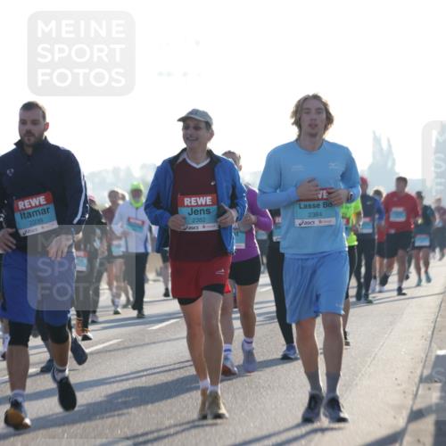 03.10.2025 - Köhlbrandbrückenlauf Jannik Wohlers http://msf.ph/oto/9063332 03.10.2025 09:24:04 Position 3 2383, 2239, 2382, 2384 meine-sportfotos.de