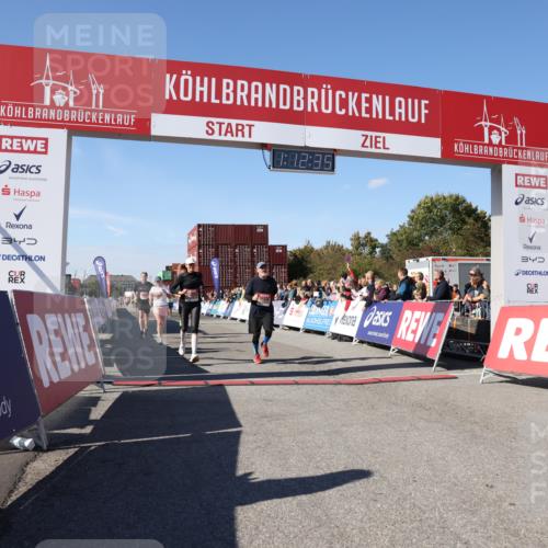 03.10.2025 - Köhlbrandbrückenlauf Lena Gebhardt http://msf.ph/oto/9063334 03.10.2025 13:12:35 Ziel 4048, 4189, 4609, 4638, 4700, 4745, 4858, 4864, 4873, 4973, 5874, 6466, 6588 meine-sportfotos.de