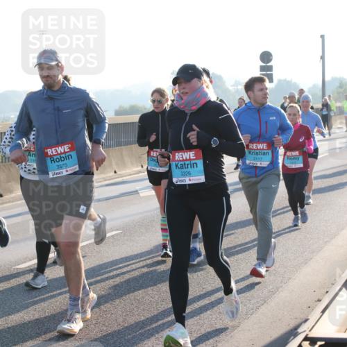 03.10.2025 - Köhlbrandbrückenlauf Lena Gebhardt http://msf.ph/oto/9063336 03.10.2025 09:20:48 Position 1 1164, 116, 3375, 3326, 2117, 1515 meine-sportfotos.de