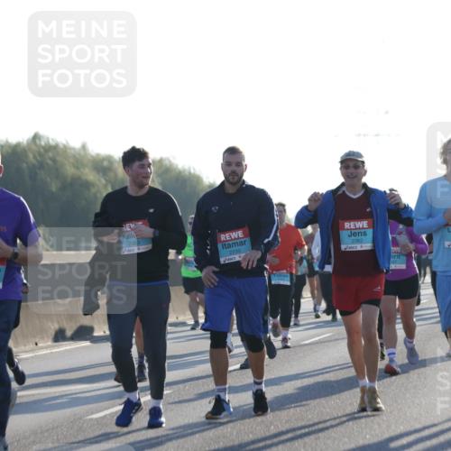 03.10.2025 - Köhlbrandbrückenlauf Jannik Wohlers http://msf.ph/oto/9063352 03.10.2025 09:24:05 Position 3 2988, 2383, 2239, 2382, 2384 meine-sportfotos.de