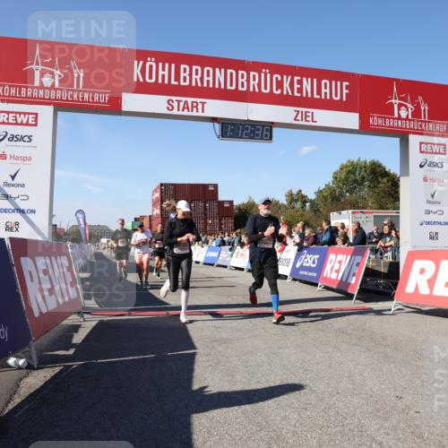 03.10.2025 - Köhlbrandbrückenlauf Lena Gebhardt http://msf.ph/oto/9063354 03.10.2025 13:12:36 Ziel 4048, 4189, 4609, 4638, 4700, 4745, 4858, 4864, 4873, 4973, 5874, 6466, 6588 meine-sportfotos.de