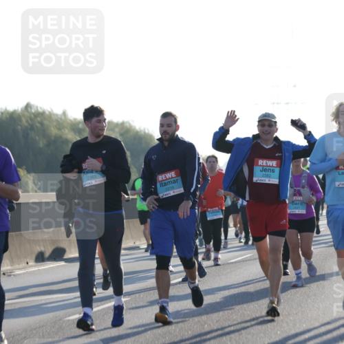 03.10.2025 - Köhlbrandbrückenlauf Jannik Wohlers http://msf.ph/oto/9063359 03.10.2025 09:24:05 Position 3 2988, 2383, 2239, 2382, 2637, 2384 meine-sportfotos.de