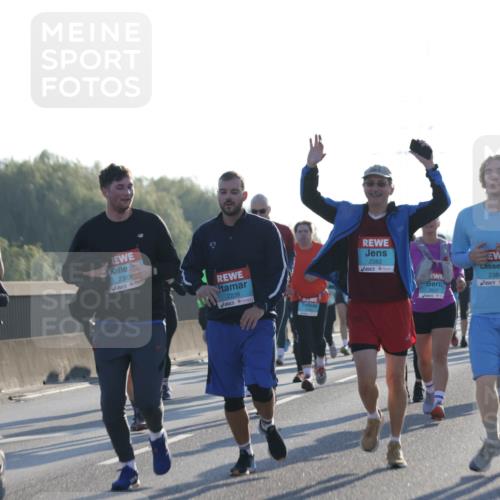 03.10.2025 - Köhlbrandbrückenlauf Jannik Wohlers http://msf.ph/oto/9063373 03.10.2025 09:24:05 Position 3 2988, 2383, 2239, 2382, 2384, 2637 meine-sportfotos.de