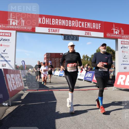 03.10.2025 - Köhlbrandbrückenlauf Lena Gebhardt http://msf.ph/oto/9063374 03.10.2025 13:12:37 Ziel 4048, 4189, 4391, 4392, 4609, 4638, 4700, 4858, 4864, 4873, 4973, 5874, 6466, 6588 meine-sportfotos.de
