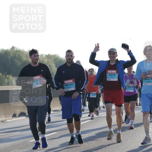 03.10.2025 - Köhlbrandbrückenlauf Jannik Wohlers http://msf.ph/oto/9063376 03.10.2025 09:24:05 Position 3 2988, 2383, 2239, 2382, 2384 meine-sportfotos.de