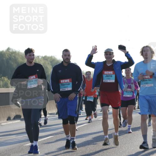 03.10.2025 - Köhlbrandbrückenlauf Jannik Wohlers http://msf.ph/oto/9063379 03.10.2025 09:24:05 Position 3 2988, 2383, 2239, 2382, 2637, 2384 meine-sportfotos.de