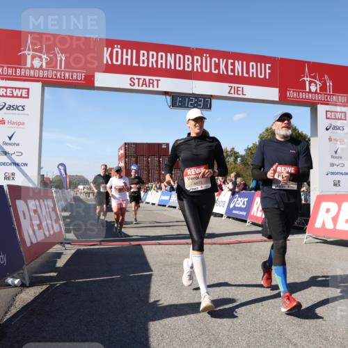 03.10.2025 - Köhlbrandbrückenlauf Lena Gebhardt http://msf.ph/oto/9063381 03.10.2025 13:12:37 Ziel 4048, 4189, 4391, 4392, 4609, 4638, 4700, 4858, 4864, 4873, 4973, 5874, 6466, 6588 meine-sportfotos.de