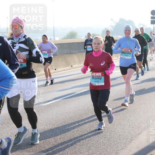 03.10.2025 - Köhlbrandbrückenlauf Lena Gebhardt http://msf.ph/oto/9063387 03.10.2025 09:20:50 Position 1 117, 1515, 3539 meine-sportfotos.de