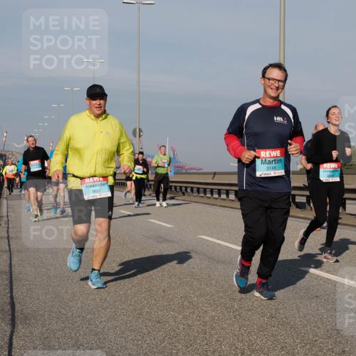 03.10.2025 - Köhlbrandbrückenlauf Fabian Wolf http://msf.ph/oto/9063389 03.10.2025 10:06:45 Position 3 3631, 3149, 2356 meine-sportfotos.de
