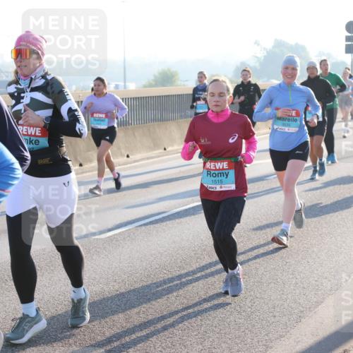 03.10.2025 - Köhlbrandbrückenlauf Lena Gebhardt http://msf.ph/oto/9063391 03.10.2025 09:20:50 Position 1 92, 1515, 3539 meine-sportfotos.de