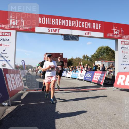 03.10.2025 - Köhlbrandbrückenlauf Lena Gebhardt http://msf.ph/oto/9063404 03.10.2025 13:12:38 Ziel 4048, 4189, 4391, 4392, 4527, 4609, 4638, 4700, 4858, 4864, 4873, 4973, 5874, 6466, 6588 meine-sportfotos.de