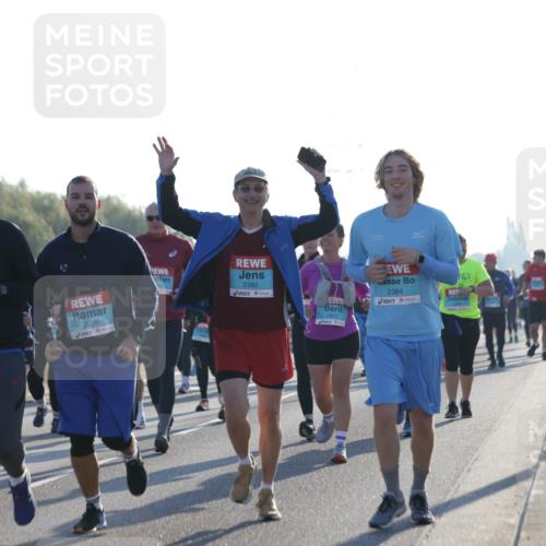 03.10.2025 - Köhlbrandbrückenlauf Jannik Wohlers http://msf.ph/oto/9063411 03.10.2025 09:24:06 Position 3 23, 2239, 2382, 2637, 2384 meine-sportfotos.de