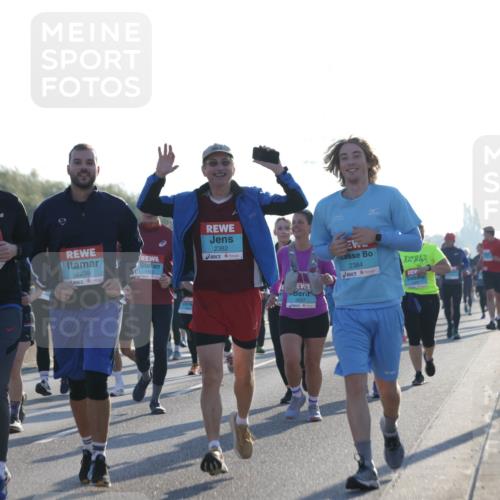 03.10.2025 - Köhlbrandbrückenlauf Jannik Wohlers http://msf.ph/oto/9063422 03.10.2025 09:24:06 Position 3 2383, 2382, 2239, 2384, 2637 meine-sportfotos.de