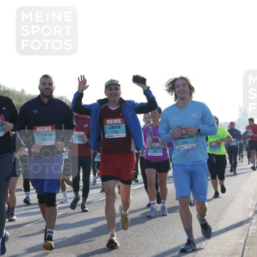 03.10.2025 - Köhlbrandbrückenlauf Jannik Wohlers http://msf.ph/oto/9063424 03.10.2025 09:24:06 Position 3 2383, 2382, 2239, 2384, 237 meine-sportfotos.de