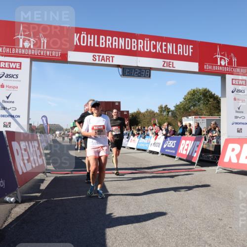 03.10.2025 - Köhlbrandbrückenlauf Lena Gebhardt http://msf.ph/oto/9063429 03.10.2025 13:12:39 Ziel 4048, 4189, 4391, 4392, 4527, 4609, 4638, 4700, 4855, 4858, 4864, 4873, 4973, 4975, 5874, 6466, 6588 meine-sportfotos.de