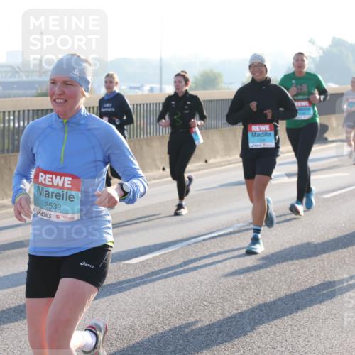 03.10.2025 - Köhlbrandbrückenlauf Lena Gebhardt http://msf.ph/oto/9063431 03.10.2025 09:20:51 Position 1 3539, 1338 meine-sportfotos.de