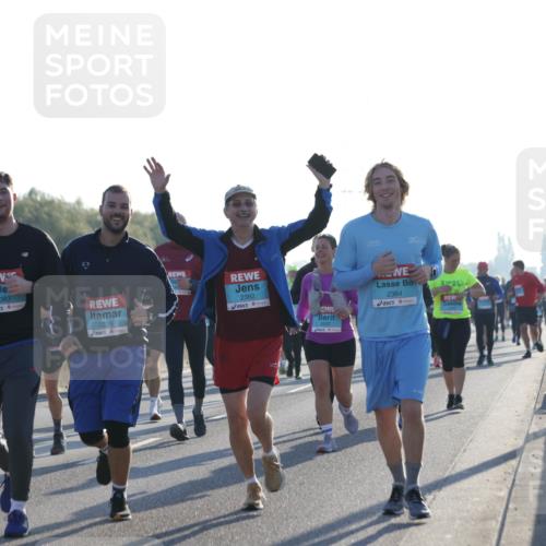 03.10.2025 - Köhlbrandbrückenlauf Jannik Wohlers http://msf.ph/oto/9063434 03.10.2025 09:24:06 Position 3 2383, 2239, 2382, 2384 meine-sportfotos.de