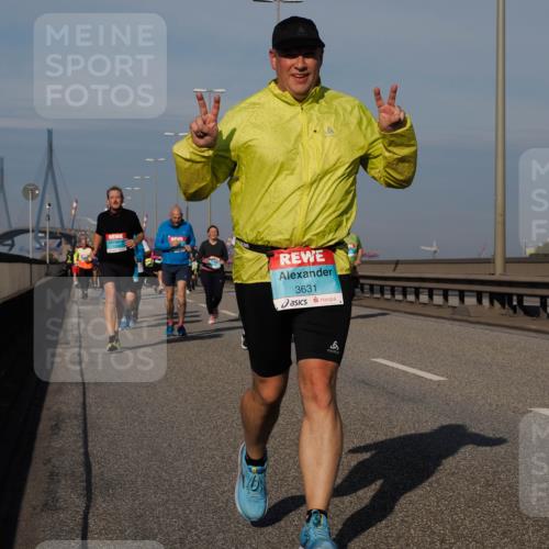 03.10.2025 - Köhlbrandbrückenlauf Fabian Wolf http://msf.ph/oto/9063438 03.10.2025 10:06:46 Position 3 3631 meine-sportfotos.de