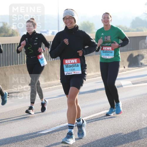 03.10.2025 - Köhlbrandbrückenlauf Lena Gebhardt http://msf.ph/oto/9063443 03.10.2025 09:20:52 Position 1 3743, 1338, 3186 meine-sportfotos.de