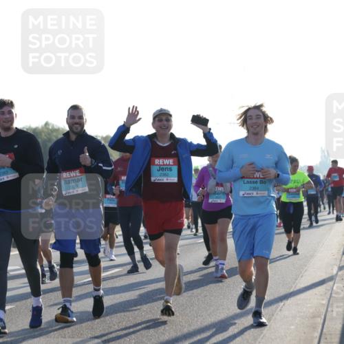 03.10.2025 - Köhlbrandbrückenlauf Jannik Wohlers http://msf.ph/oto/9063444 03.10.2025 09:24:06 Position 3 2383, 2239, 2382, 2384 meine-sportfotos.de