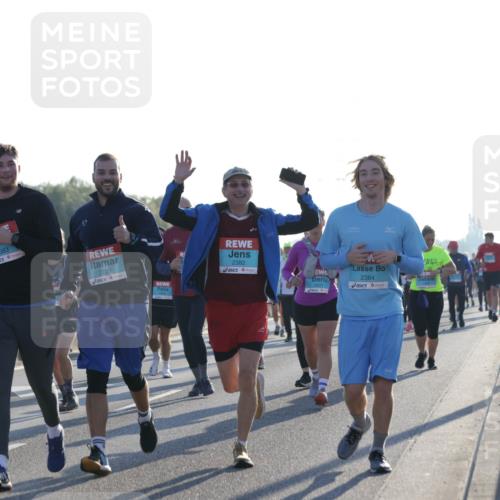 03.10.2025 - Köhlbrandbrückenlauf Jannik Wohlers http://msf.ph/oto/9063448 03.10.2025 09:24:06 Position 3 2383, 2239, 2382, 2384 meine-sportfotos.de