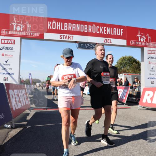 03.10.2025 - Köhlbrandbrückenlauf Lena Gebhardt http://msf.ph/oto/9063455 03.10.2025 13:12:40 Ziel 4048, 4391, 4392, 4527, 4609, 4700, 4855, 4858, 4864, 4873, 4973, 4975, 5874, 5916, 6466, 6588 meine-sportfotos.de