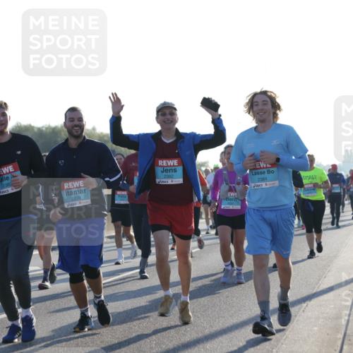 03.10.2025 - Köhlbrandbrückenlauf Jannik Wohlers http://msf.ph/oto/9063457 03.10.2025 09:24:07 Position 3 2383, 2382, 2239, 2637, 2384 meine-sportfotos.de