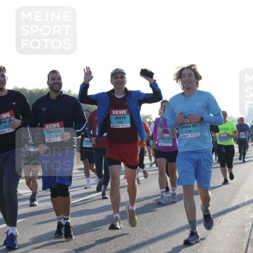 03.10.2025 - Köhlbrandbrückenlauf Jannik Wohlers http://msf.ph/oto/9063460 03.10.2025 09:24:07 Position 3 2383, 2239, 2382, 2384, 2637 meine-sportfotos.de