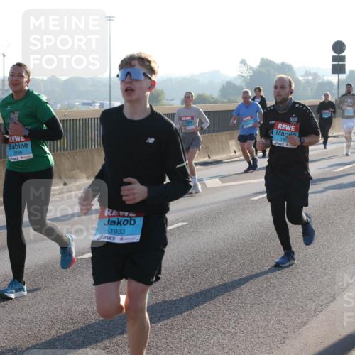 03.10.2025 - Köhlbrandbrückenlauf Lena Gebhardt http://msf.ph/oto/9063476 03.10.2025 09:20:53 Position 1 3186, 1933, 013, 1921 meine-sportfotos.de