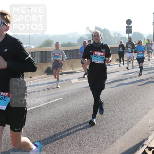 03.10.2025 - Köhlbrandbrückenlauf Lena Gebhardt http://msf.ph/oto/9063480 03.10.2025 09:20:54 Position 1 3186, 1933, 518, 1921 meine-sportfotos.de