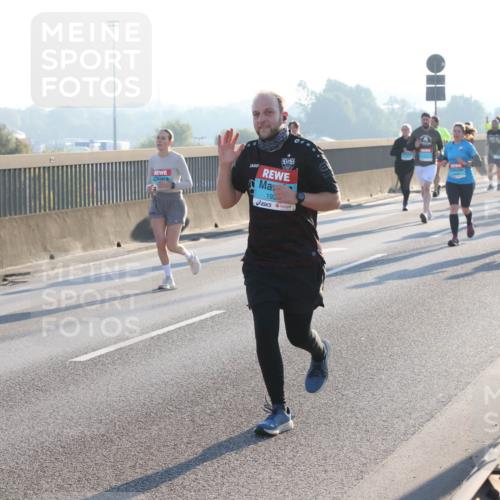 03.10.2025 - Köhlbrandbrückenlauf Lena Gebhardt http://msf.ph/oto/9063490 03.10.2025 09:20:54 Position 1 192 meine-sportfotos.de