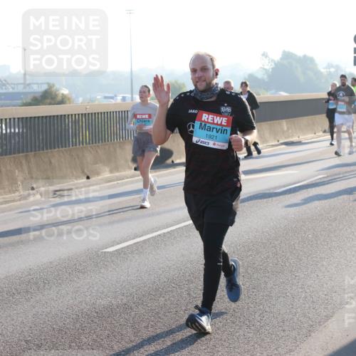 03.10.2025 - Köhlbrandbrückenlauf Lena Gebhardt http://msf.ph/oto/9063497 03.10.2025 09:20:54 Position 1 13, 1921 meine-sportfotos.de