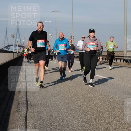03.10.2025 - Köhlbrandbrückenlauf Fabian Wolf http://msf.ph/oto/9063500 03.10.2025 10:06:49 Position 3 2229, 1839, 239 meine-sportfotos.de