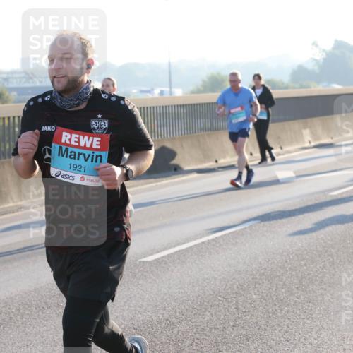 03.10.2025 - Köhlbrandbrückenlauf Lena Gebhardt http://msf.ph/oto/9063515 03.10.2025 09:20:55 Position 1 1921 meine-sportfotos.de