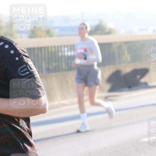 03.10.2025 - Köhlbrandbrückenlauf Lena Gebhardt http://msf.ph/oto/9063519 03.10.2025 09:20:55 Position 1 8 meine-sportfotos.de