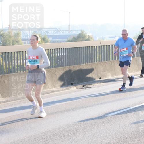 03.10.2025 - Köhlbrandbrückenlauf Lena Gebhardt http://msf.ph/oto/9063531 03.10.2025 09:20:56 Position 1 401, 1458, 1325 meine-sportfotos.de