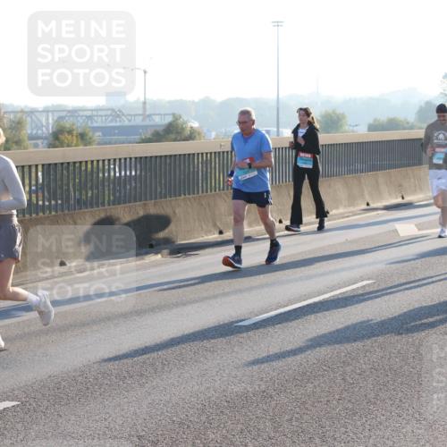 03.10.2025 - Köhlbrandbrückenlauf Lena Gebhardt http://msf.ph/oto/9063536 03.10.2025 09:20:56 Position 1  meine-sportfotos.de