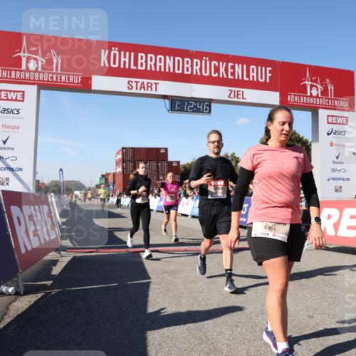 03.10.2025 - Köhlbrandbrückenlauf Lena Gebhardt http://msf.ph/oto/9063542 03.10.2025 13:12:47 Ziel 4048, 4391, 4392, 4527, 4671, 4855, 4858, 4965, 4975, 5874, 5916, 6466, 6497, 6588, 6791 meine-sportfotos.de