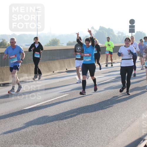 03.10.2025 - Köhlbrandbrückenlauf Lena Gebhardt http://msf.ph/oto/9063543 03.10.2025 09:20:57 Position 1  meine-sportfotos.de